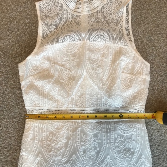 Lace Knee-length Dress - Picture 3 of 9